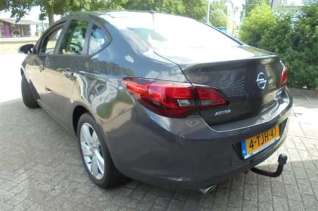 Opel Astra (2014) thumbnail 5