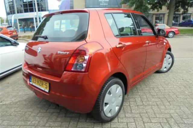Suzuki Swift (2009) thumbnail 4