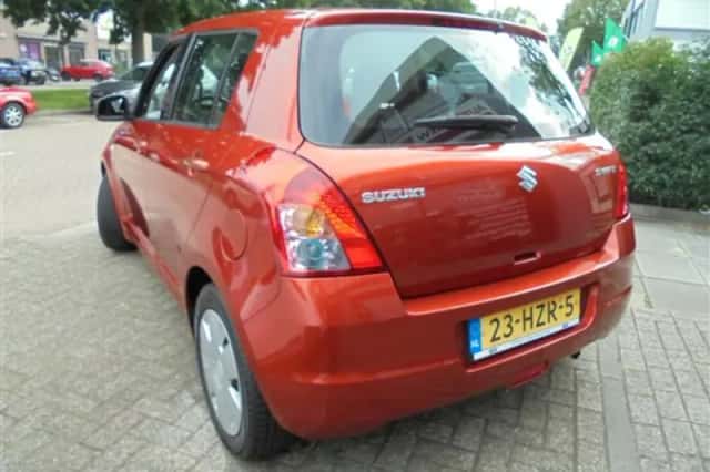 Suzuki Swift (2009) thumbnail 5