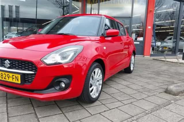 Suzuki Swift (2021) thumbnail 2