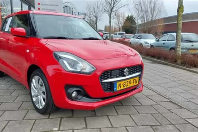 Suzuki Swift (2021) thumbnail 4