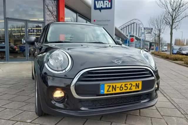 MINI One (2019) thumbnail 3