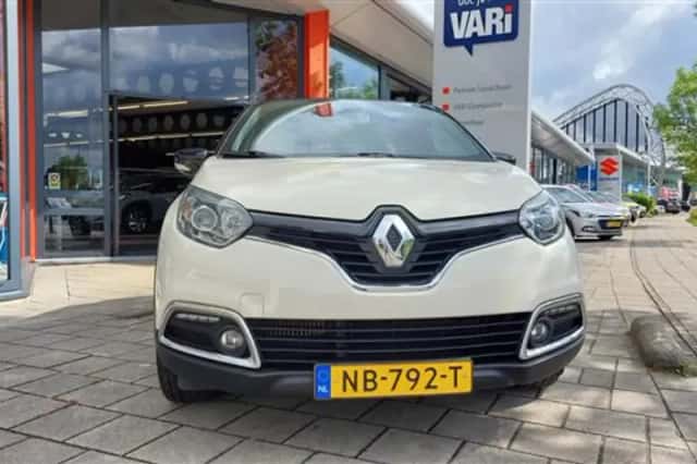 Renault Captur (2017) thumbnail 3