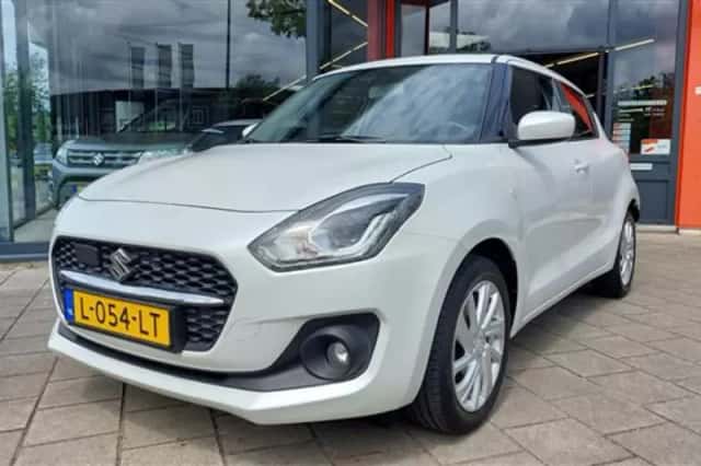 Suzuki Swift (2021) thumbnail 2