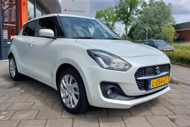 Suzuki Swift (2021) thumbnail 4