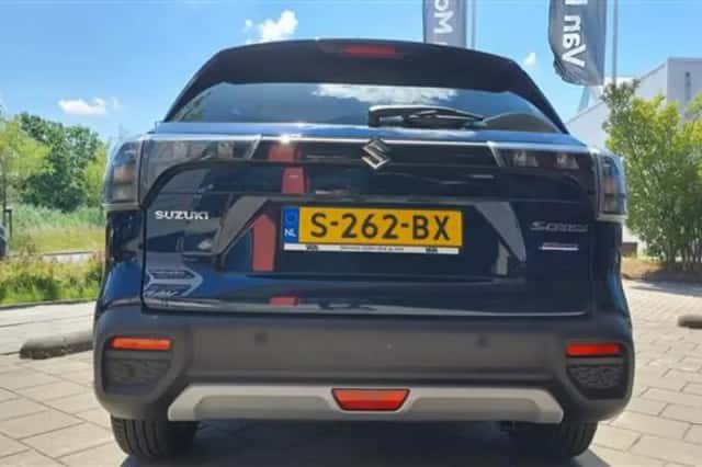 Suzuki S-Cross (2023) thumbnail 1
