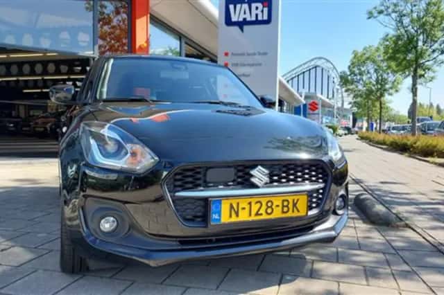 Suzuki Swift (2021) thumbnail 3