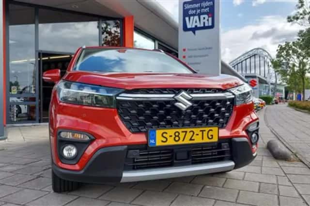 Suzuki S-Cross (2023) thumbnail 3
