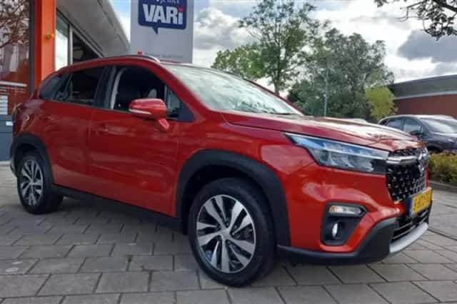 Suzuki S-Cross (2023) thumbnail 4