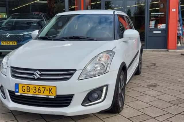 Suzuki Swift (2015) thumbnail 3