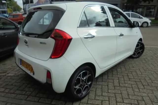 Kia Picanto (2016) thumbnail 4
