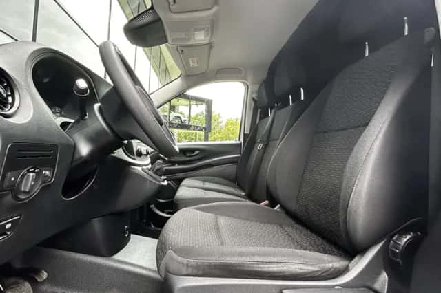 Mercedes-Benz Vito (2023) thumbnail 5