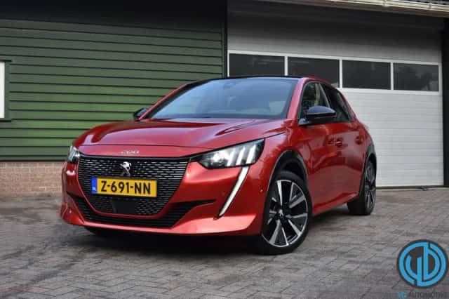 Peugeot 208 (2021) thumbnail 6