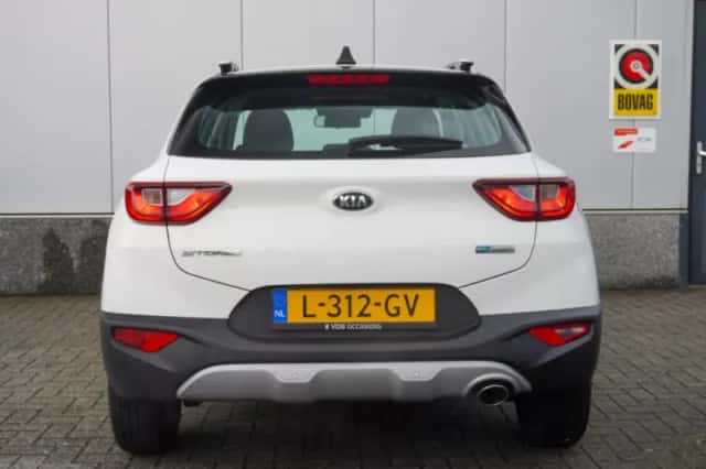 Kia Stonic (2021) thumbnail 5