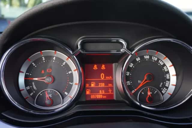 Opel Adam (2018) thumbnail 6