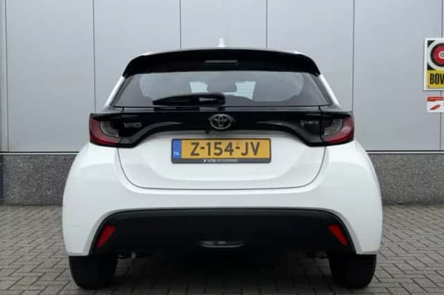 Toyota Yaris (2024) thumbnail 5