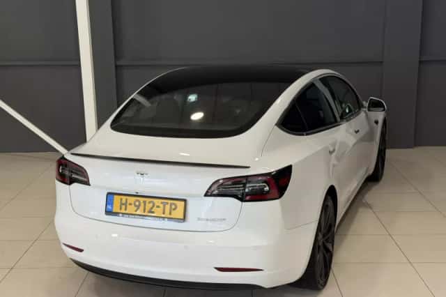 Tesla Model 3 (2020) thumbnail 4