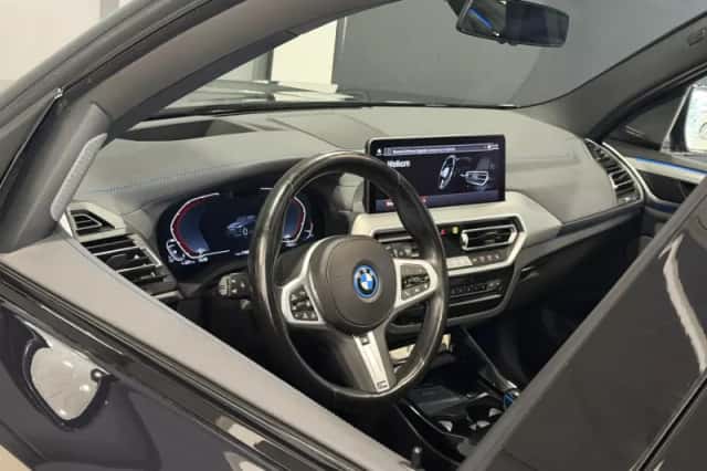BMW iX3 (2022) thumbnail 3