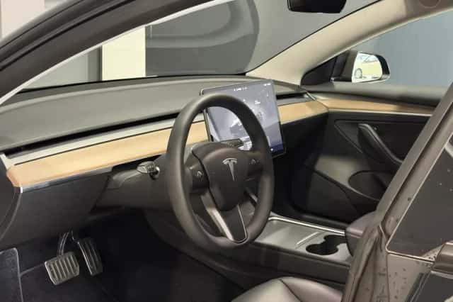 Tesla Model 3 (2023) thumbnail 6