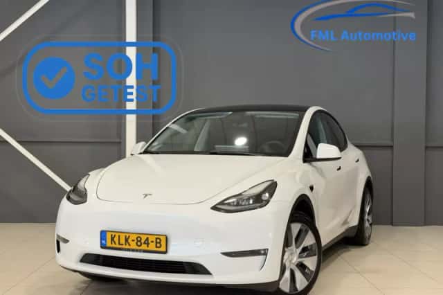 Tesla Model Y (2023) thumbnail 1