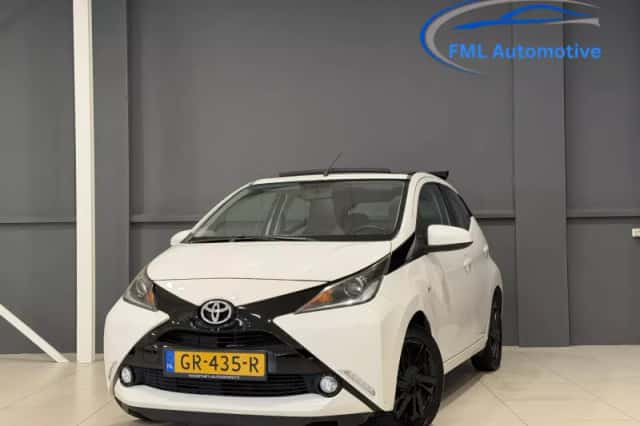 Toyota Aygo (2015) thumbnail 1