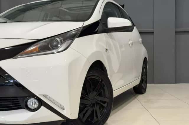 Toyota Aygo (2015) thumbnail 2