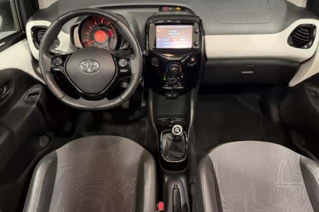 Toyota Aygo (2015) thumbnail 5