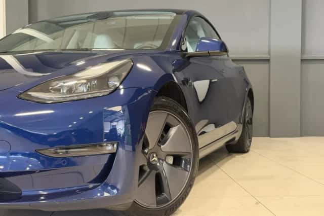 Tesla Model 3 (2022) thumbnail 2