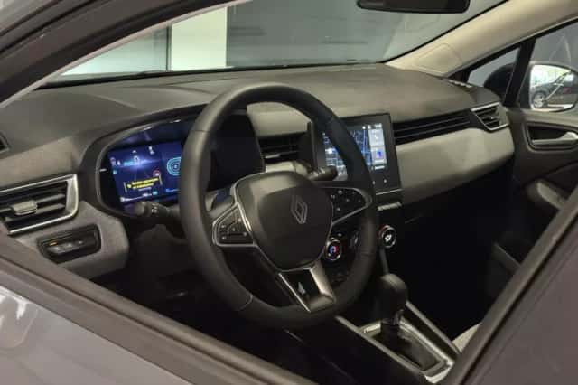 Renault Clio (2024) thumbnail 3