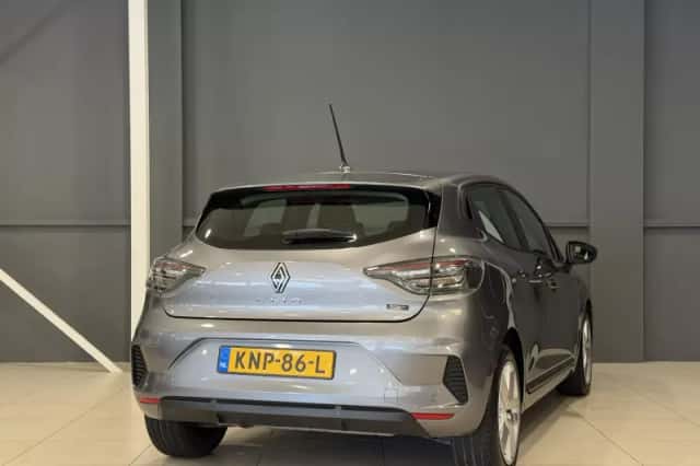 Renault Clio (2024) thumbnail 4