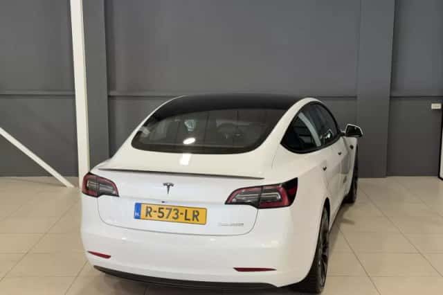 Tesla Model 3 (2022) thumbnail 4