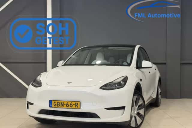 Tesla Model Y (2024) thumbnail 1
