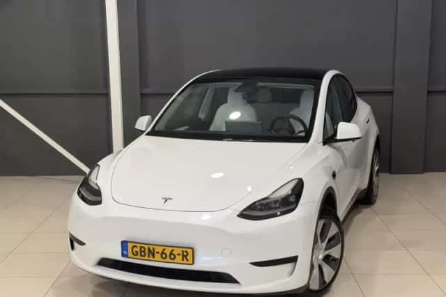 Tesla Model Y (2024) thumbnail 6