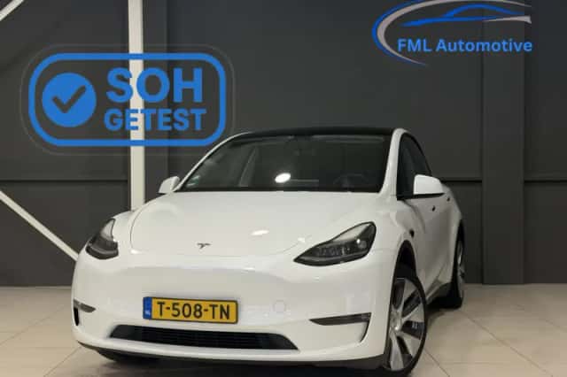 Tesla Model Y (2023) thumbnail 1