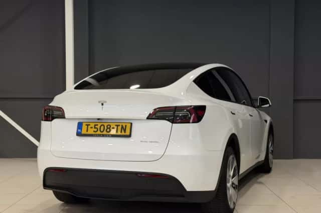 Tesla Model Y (2023) thumbnail 6