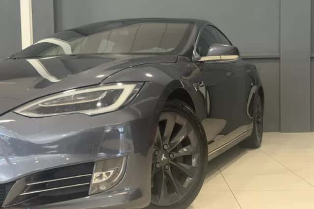 Tesla Model S (2018) thumbnail 2