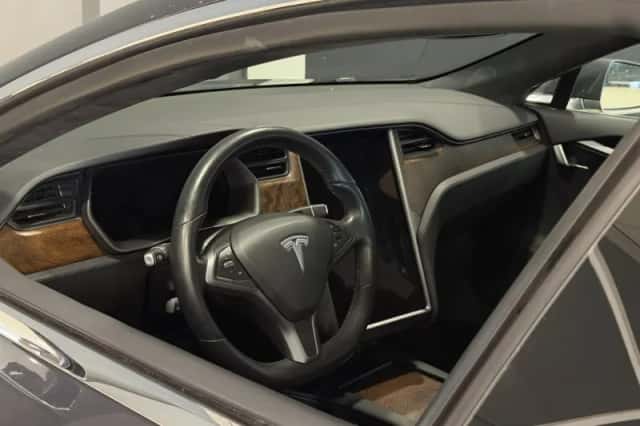 Tesla Model S (2018) thumbnail 3