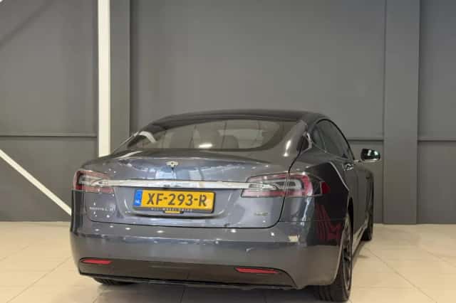 Tesla Model S (2018) thumbnail 4