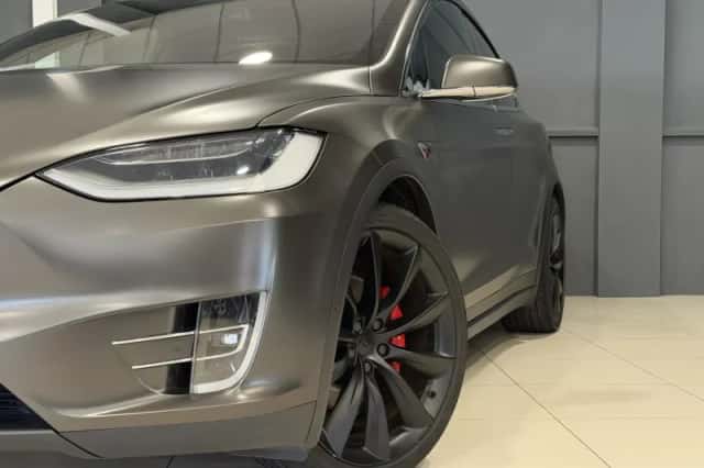 Tesla Model X (2020) thumbnail 2