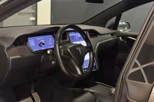 Tesla Model X (2020) thumbnail 5