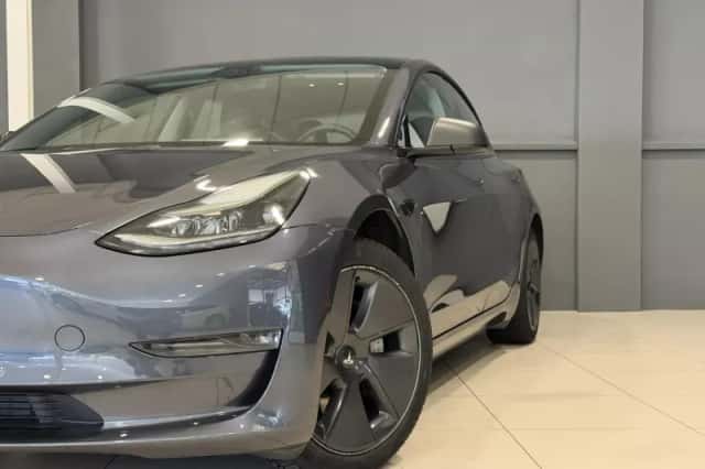 Tesla Model 3 (2021) thumbnail 2