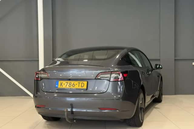 Tesla Model 3 (2021) thumbnail 4