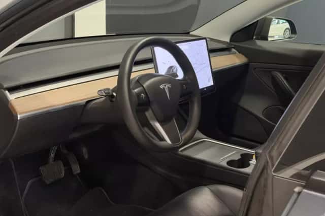 Tesla Model 3 (2021) thumbnail 6