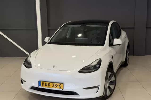 Tesla Model Y (2023) thumbnail 6