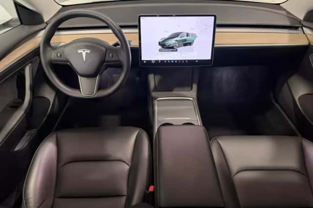 Tesla Model 3 (2023) thumbnail 5