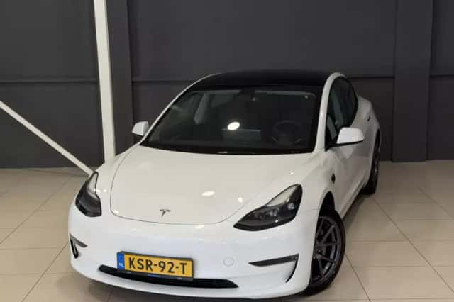 Tesla Model 3 (2023) thumbnail 6
