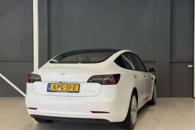 Tesla Model 3 (2022) thumbnail 4