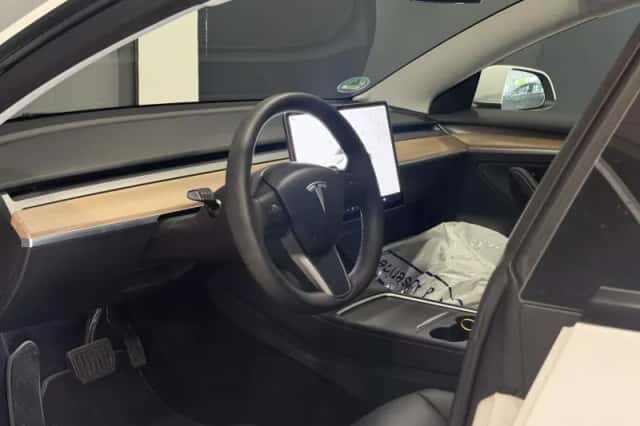 Tesla Model 3 (2022) thumbnail 6