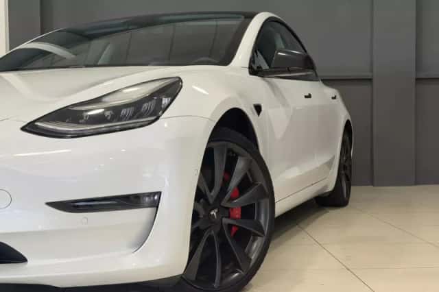 Tesla Model 3 (2019) thumbnail 2