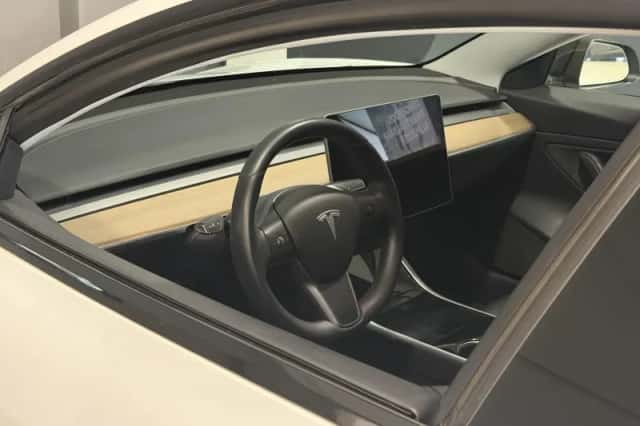 Tesla Model 3 (2019) thumbnail 3